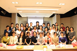 接待「中國女企業家協會」訪港團，加強合作。